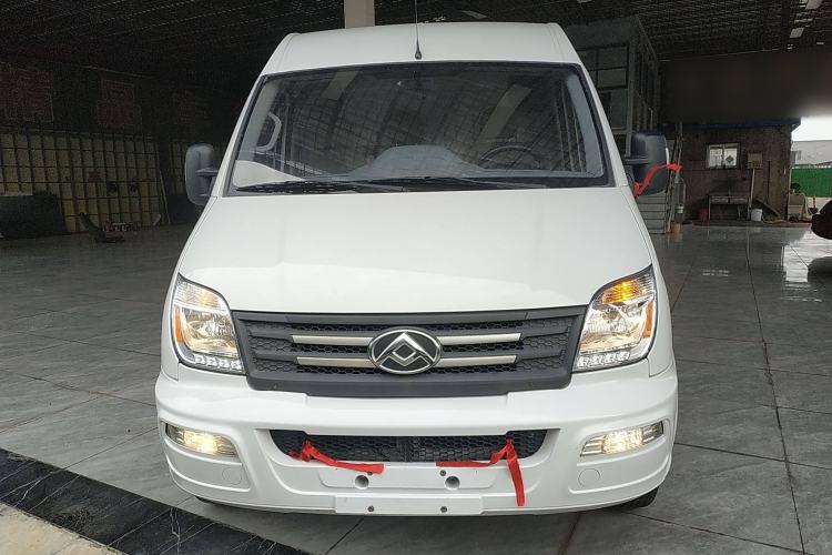 Used SAIC MAXUS Xintu V80 2023 2.0T Manual Classic City Delivery King Short Wheelbase Mid-Roof 3-Seater
