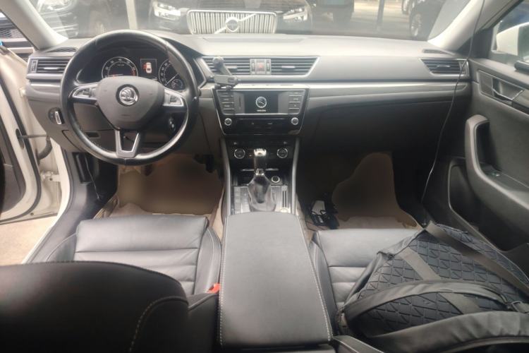 Used Skoda Superb 2016 TSI330 DSG Smart Drive Edition Center Console