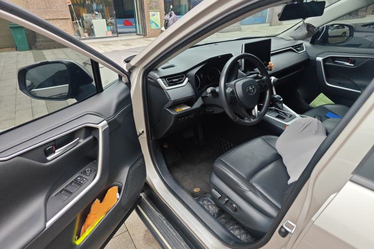 Used Toyota Wildlander 2021 2.0L CVT 4x4 Luxury Edition Driver Seat