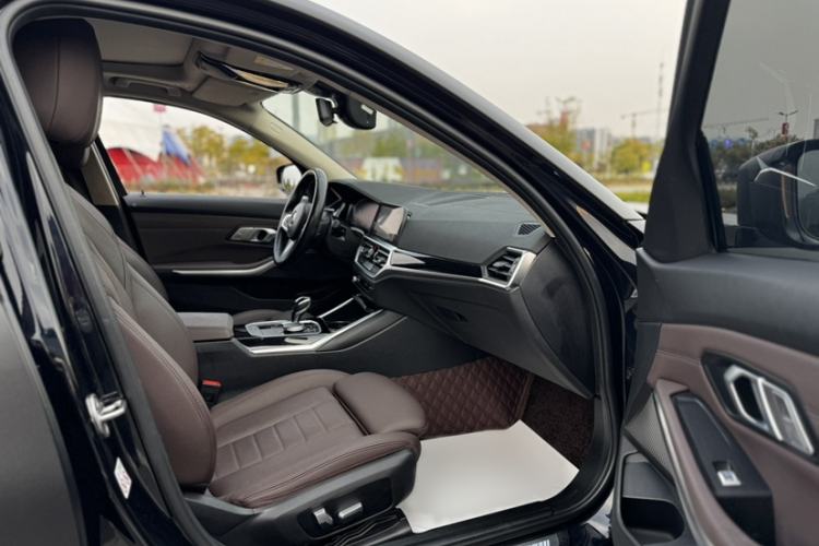 Used BMW 3 Series 2021 Second Facelift 320Li M Sport Package
