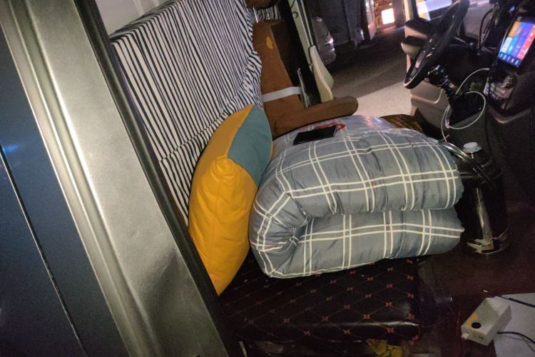 Used Foton Toano 2023 Cummins 2.8T Manual Jixiang Van Extended Wheelbase Mid-Roof Design Rear Dual Tires 3-Seater Configuration
