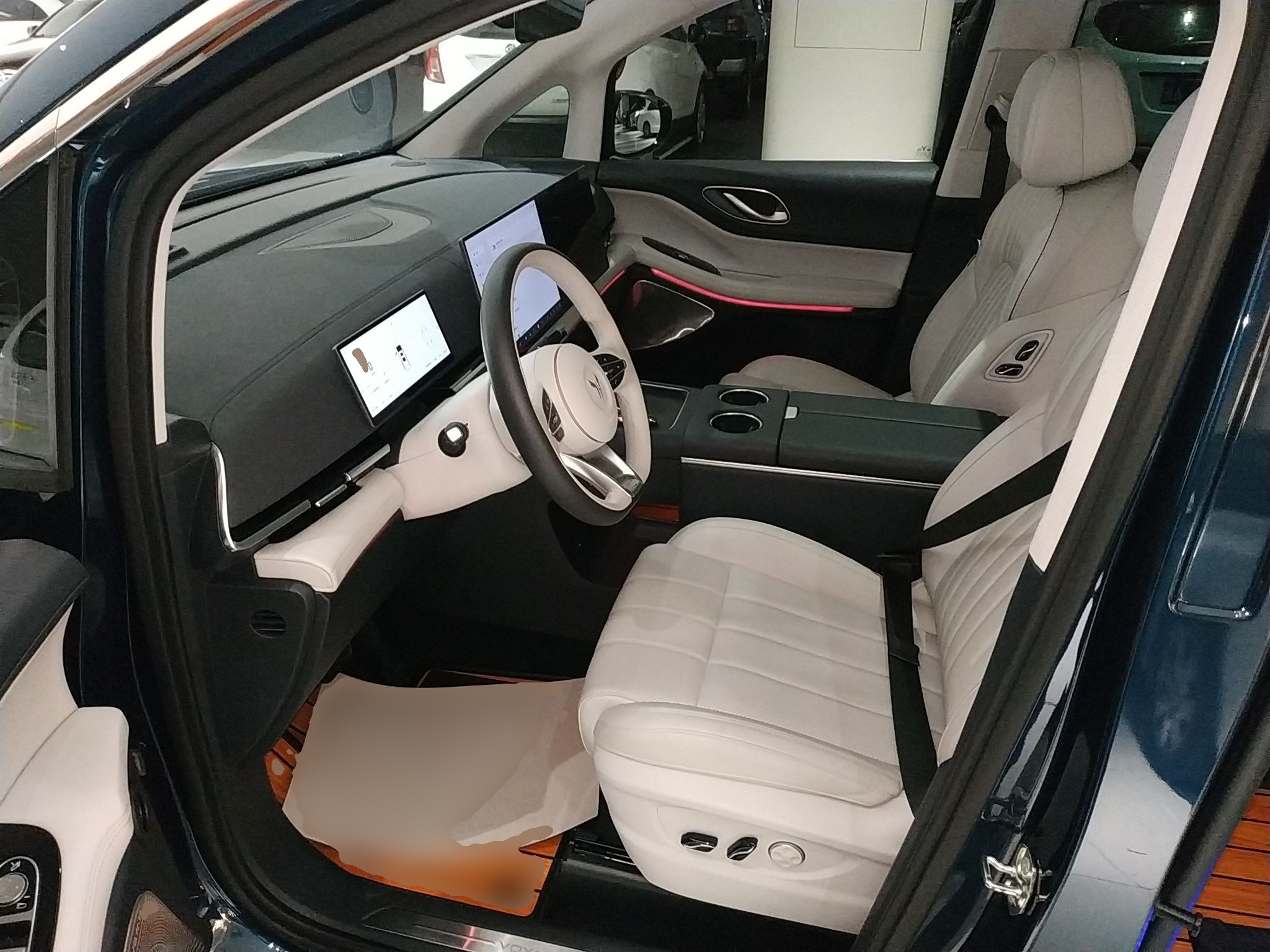 المقاعد الأمامية داخل السيارة