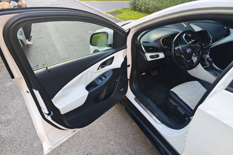 Used Buick VELITE 5 2017 Stylish Extended-Range Model
