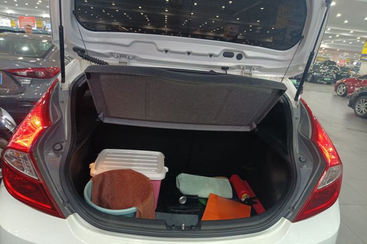 Used Hyundai Verna Ray 2014 1.4L Automatic GLX
