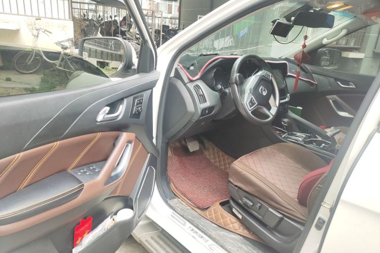 Used JMC Yusheng S350 2016 2.4T Automatic 2WD Diesel Luxury Version with Sunroof 7 Seats
