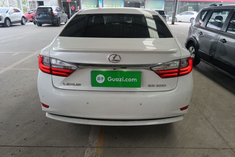 Used Lexus ES 2015 200 Elite Edition Rear