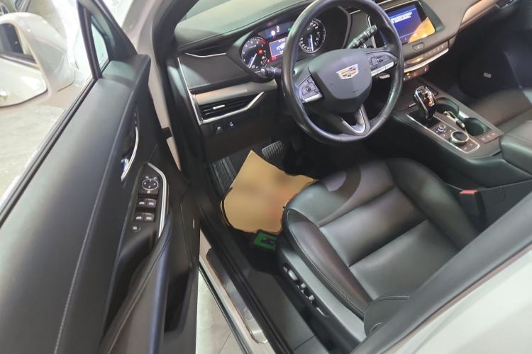 Used Cadillac XT4 2020 28T Two-Wheel-Drive Leading Version
