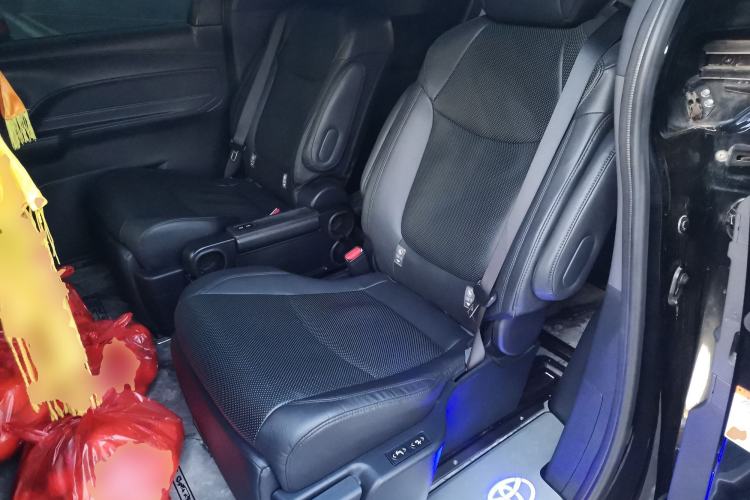 Used Toyota Granvia 2023 2.5L Hybrid Flagship VIP Edition Left Rear Seat