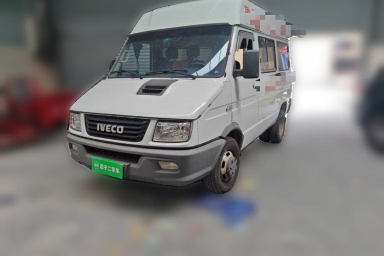 Used Iveco Daily 2017 2.5T A35 Passenger Van 5-7 Seats Model 47Z5