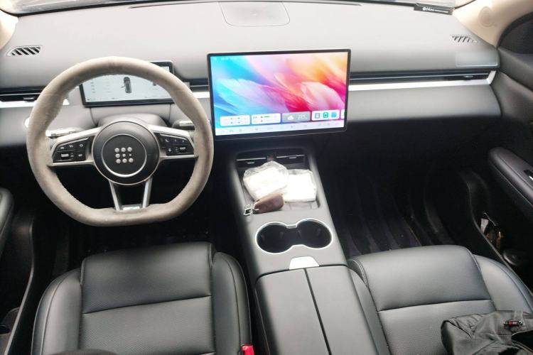 Used Landian E5 2024 Honor Edition 100KM Premium Model 7 Seats Center Console