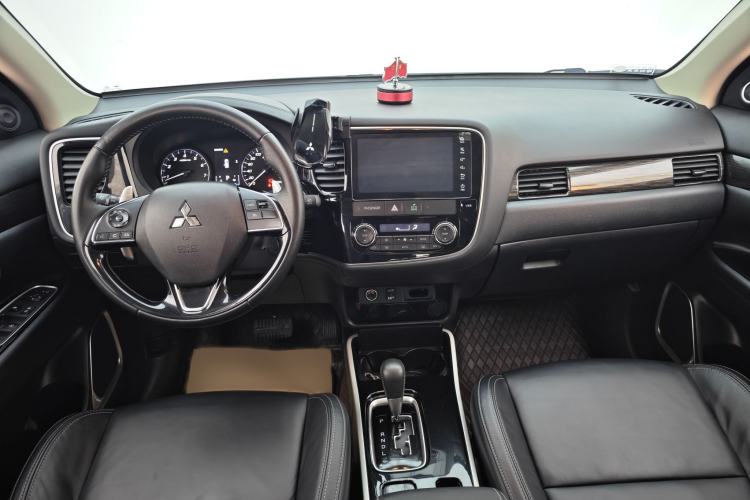 Used Mitsubishi Outlander 2019 2.4L 4x4 Zhi Xiang Edition 5 Seats China VI Standard
