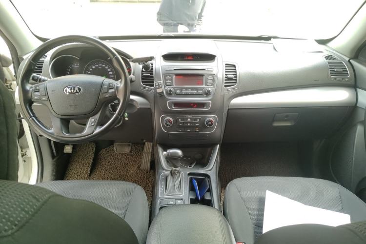 Used Kia Sorento  Center Console