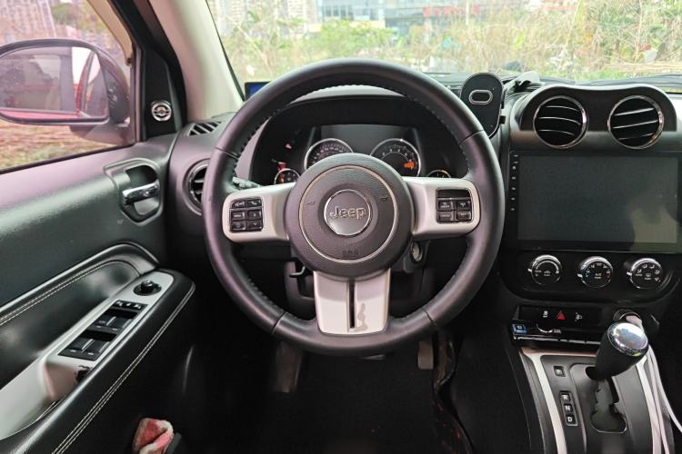 Used Jeep Compass 2014 2.4L four-wheel drive sport version