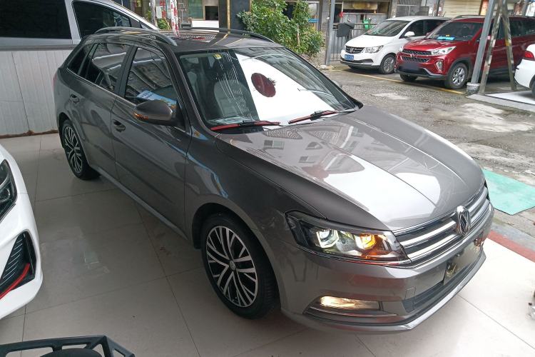 Used Volkswagen Gran Lavida 2015 230TSI DSG Luxury Edition Front Right 45 Deg