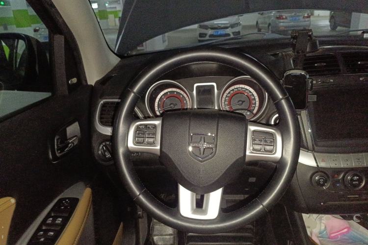 Used Dodge Journey 2013 2.4L Two-Wheel Drive Luxury Version