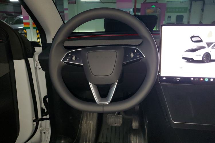 Used Tesla Model Y 2025 Rear-Wheel-Drive Version
