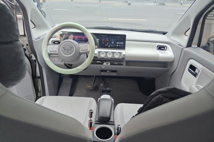 Used Wuling Air ev 2023 - Four Seats - Advanced Edition Center Console