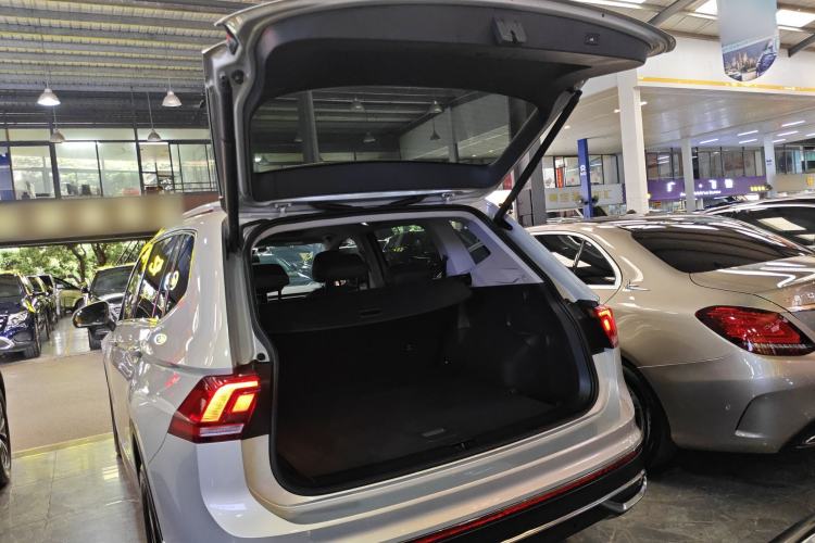 Used Volkswagen Tiguan L 2023 330TSI Automatic Two-Wheel Drive Smart Edition
