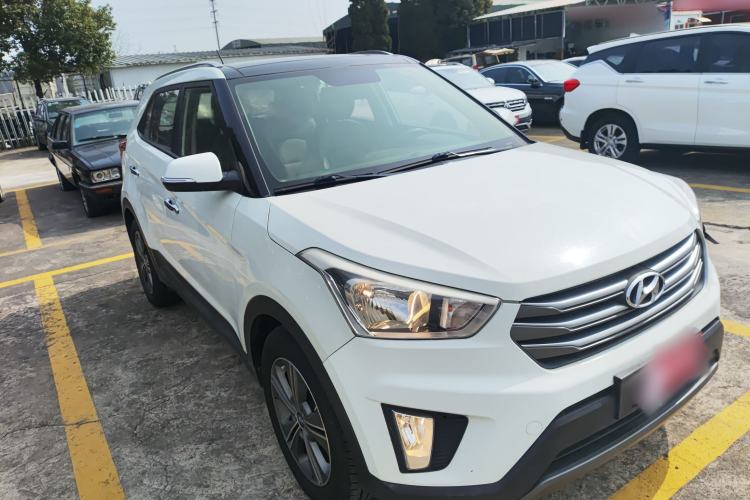 Used Hyundai ix25 2015 1.6L Automatic Two-Wheel Drive Smart GLS Trim Front Right 45 Deg