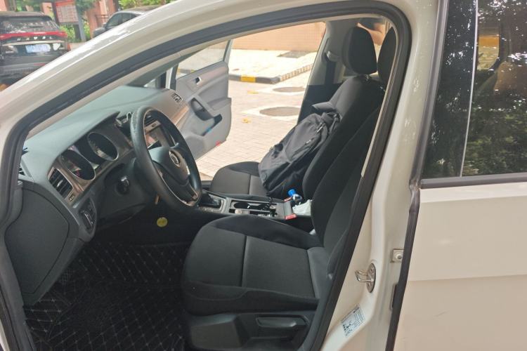 Used Volkswagen Golf 2016 1.6L Automatic Fashion Model Left Front Seat