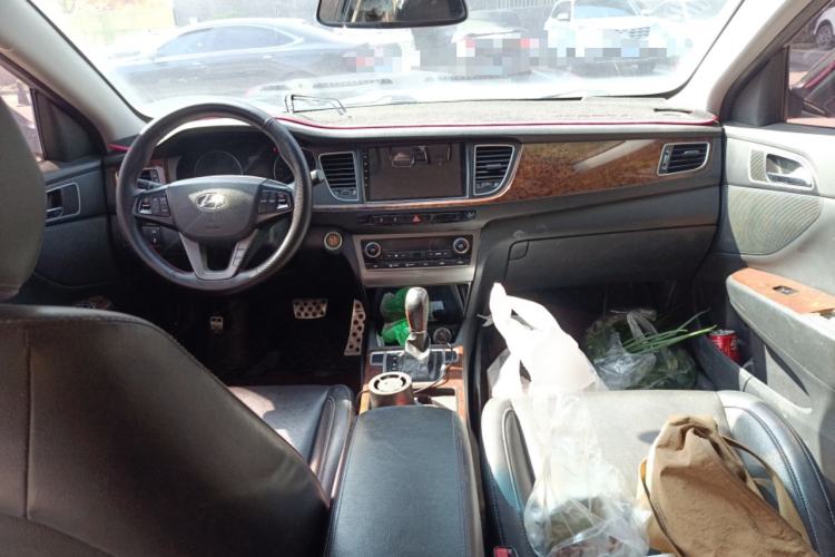 Used Hyundai Mistra 2014 1.8L Automatic Deluxe DLX Model Center Console