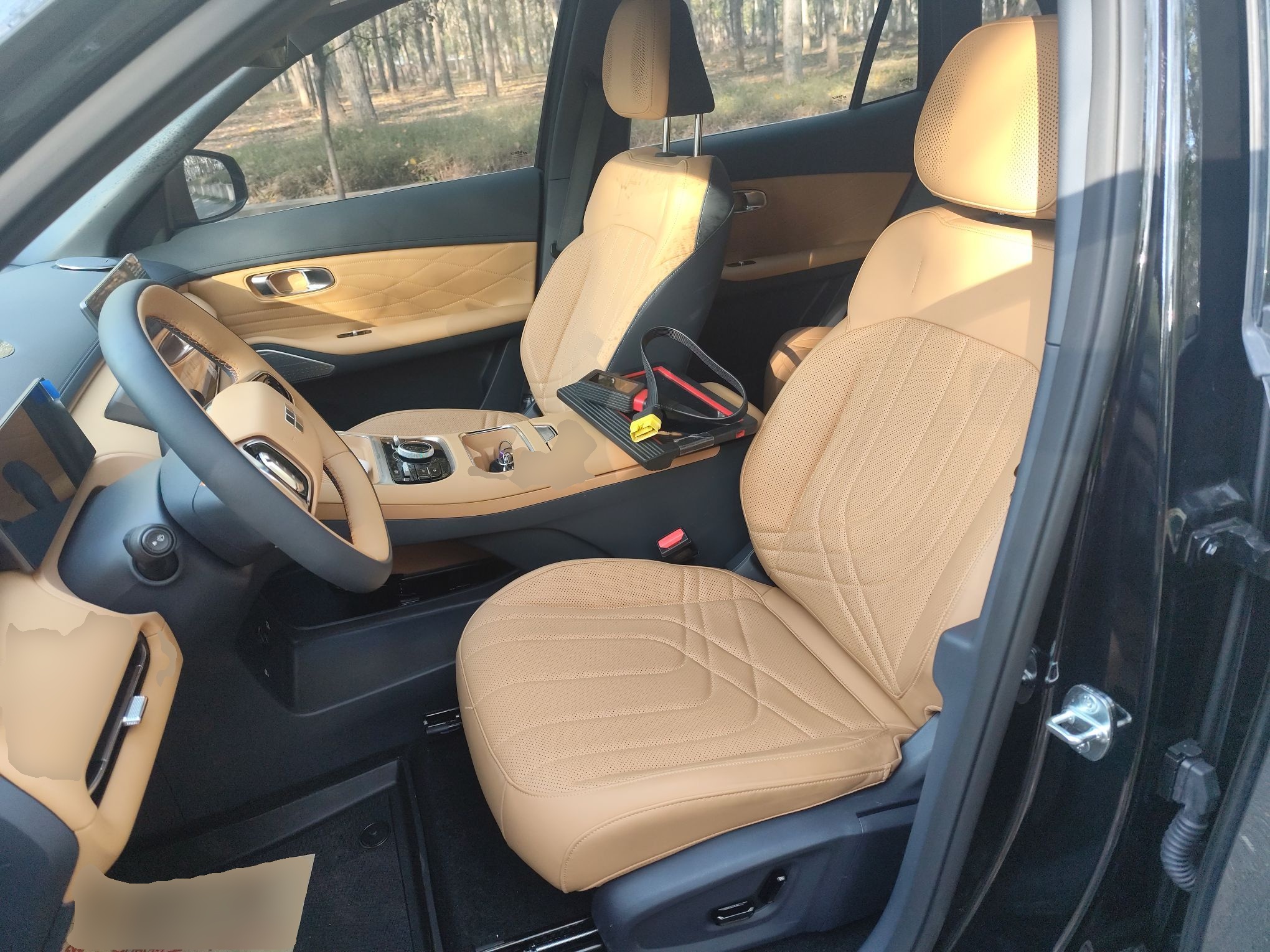 المقاعد الأمامية داخل السيارة