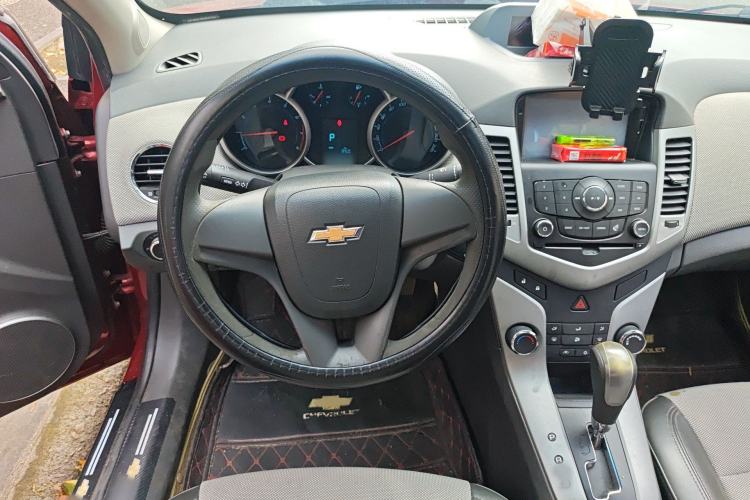 Used Chevrolet Cruze 2013 1.8L SE AT Steering Wheel