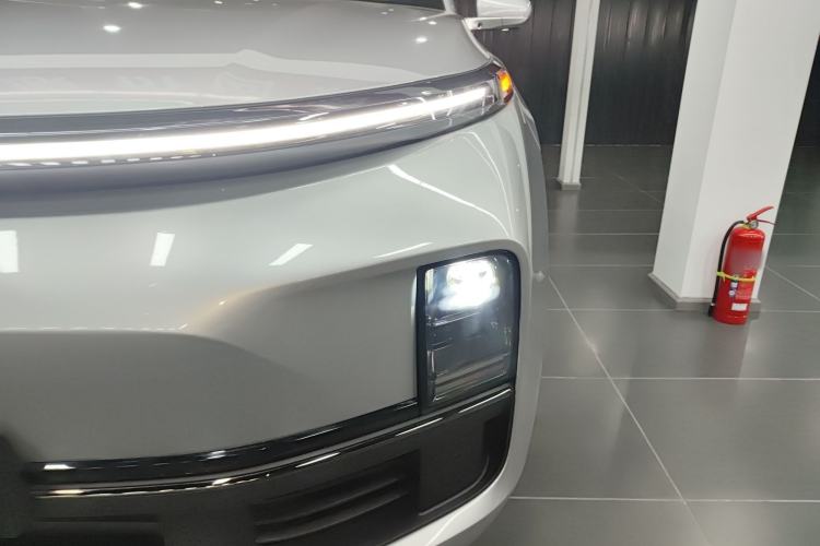 Used Li Auto L8 2023 Pro Model
