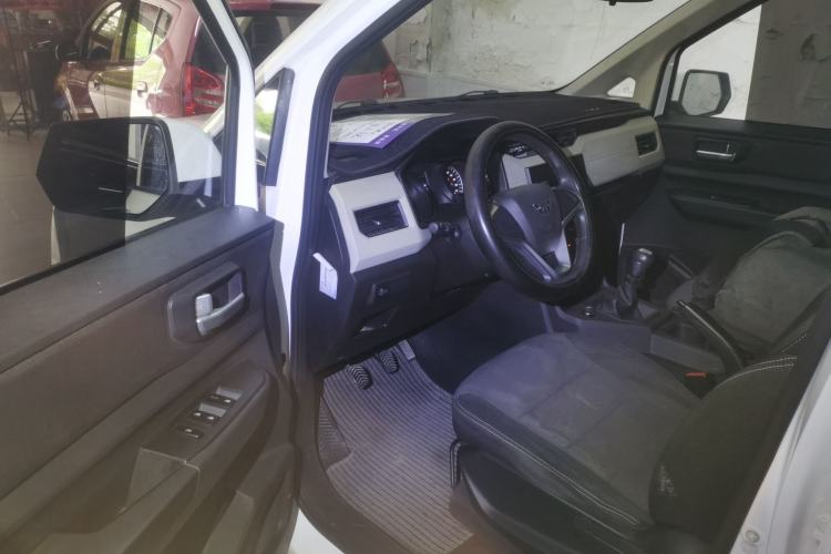 Used Wuling Hongguang PLUS 2019 1.5T Manual Comfort Version 7 Seats Driver Seat