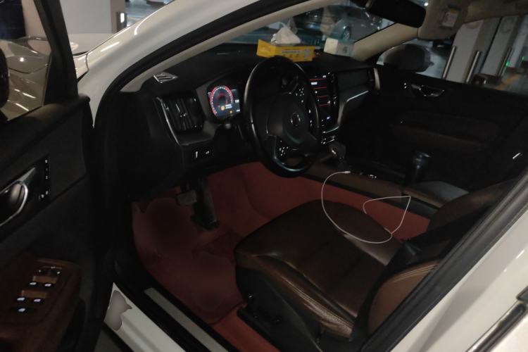 Used Volvo XC60 2019 T5 4x4 Smart Edition China VI Standard
