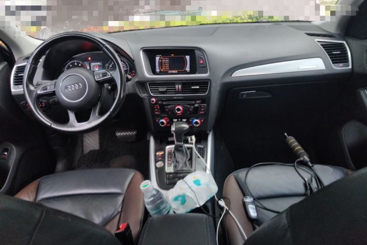 Used Audi Q5 2017 40 TFSI Technology Edition Center Console