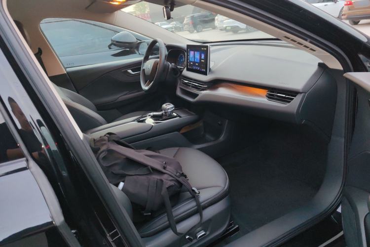 Used Hongqi E-QM5 2021 Charging Version Flagship Edition Right Front Seat