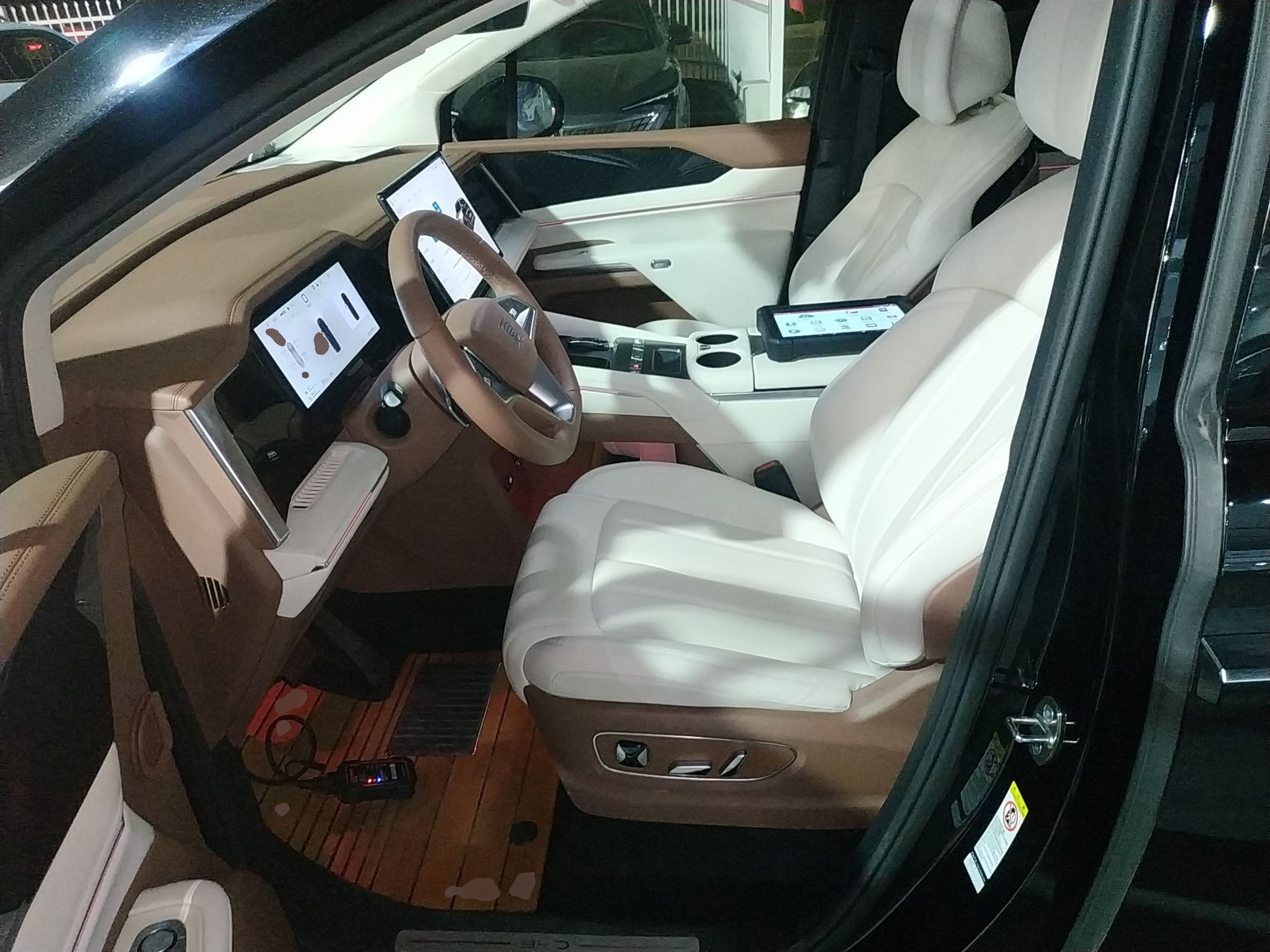 المقاعد الأمامية داخل السيارة