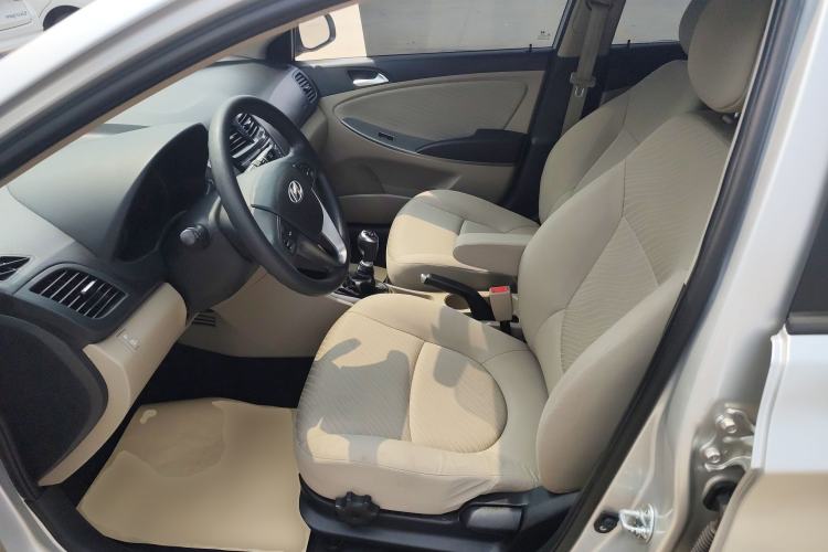 Used Hyundai Verna (older generation) 2014 1.4L Manual Top-Tier Model TOP