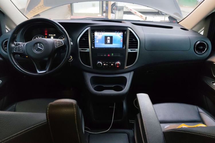 Used Mercedes-Benz Vito 2021 2.0T Business Version 7 Seats Center Console