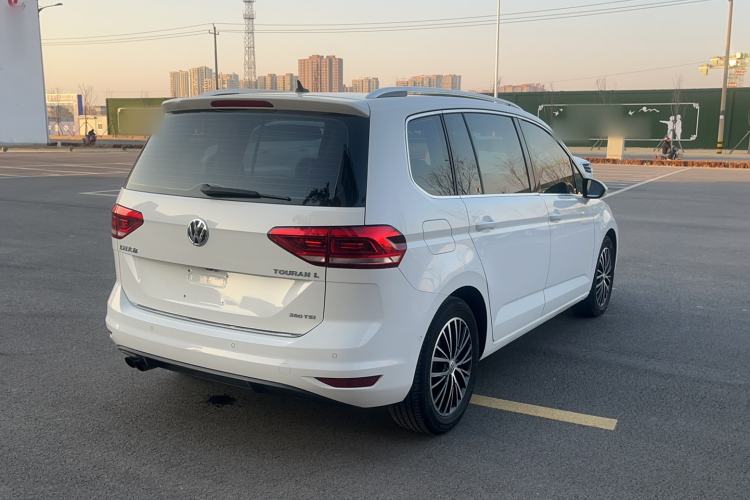 Used Volkswagen Touran 2016 Volkswagen Touran L 280TSI DSG Luxury Edition