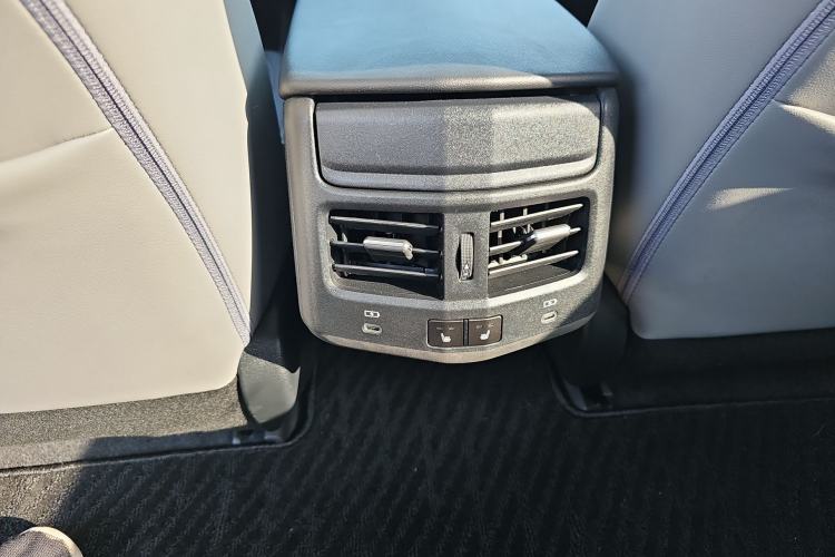 Used Toyota bZ3 2023 616 km Long-Range Premium Interior 1