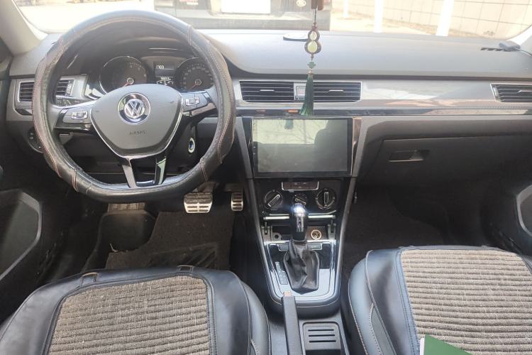 Used Volkswagen C-TREK 2018 230TSI DSG Comfort Model Center Console