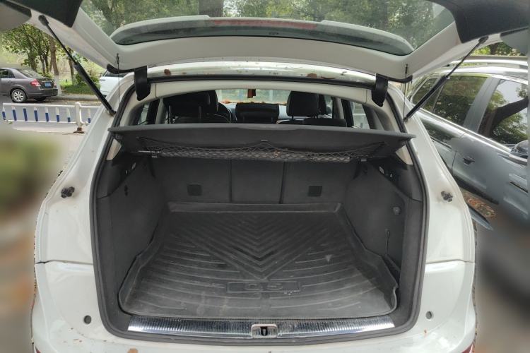 Used Audi Q5 2013 45 TFSI quattro off-road version Trunk