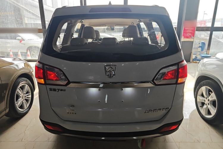 Used Baojun 730 2014 1.5L manual Comfort version 7 seats