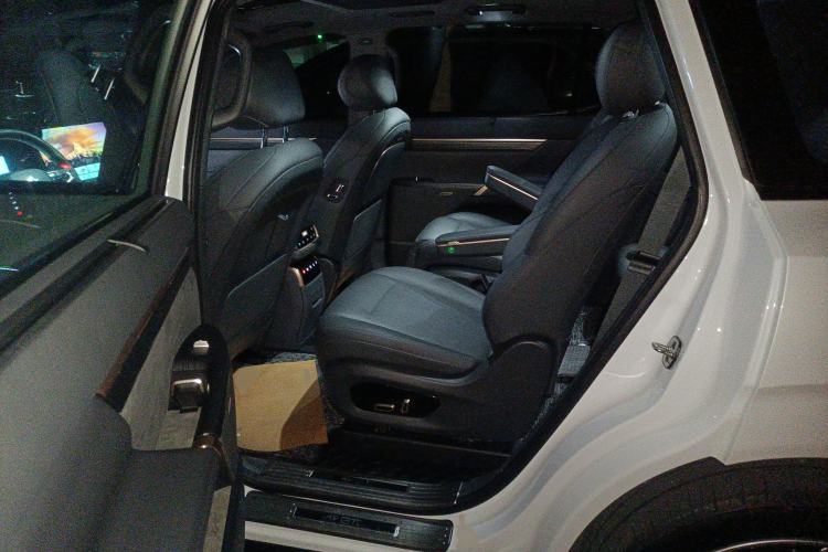 Used Dongfeng eπ eπ008 2024 210Max Range-Extended Version 6 Seats Interior 4