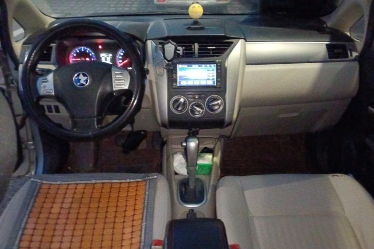 Used Venucia R50 2015 1.6L Automatic Luxury Edition
