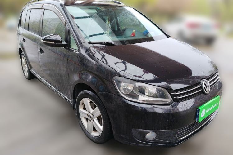 Used Volkswagen Touran 2013 1.4T Manual Comfort Edition 5-Seater Front Right 45 Deg
