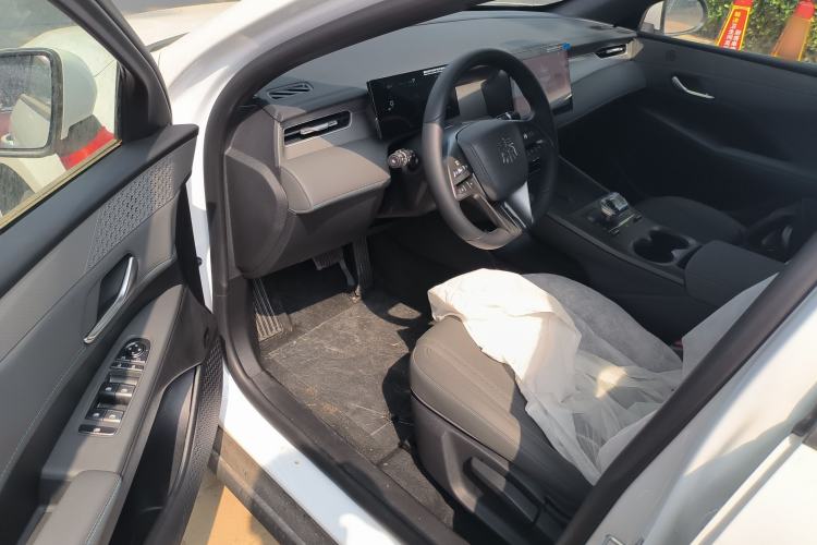 Used BYD Qin PLUS 2025 DM-i Smart Drive 55KM Leading Model Driver Seat