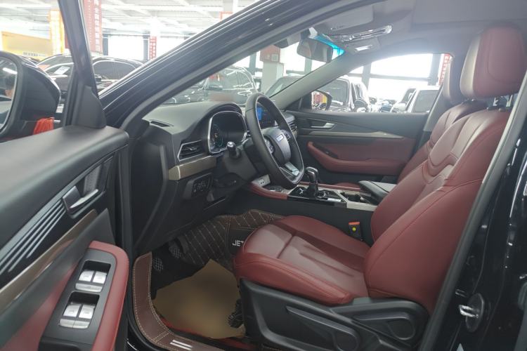 Used JETOUR X70 2025 1.5T Manual Overdrive Version 5 Seats
