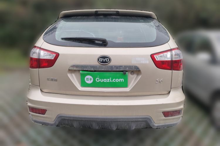 Used BYD S6 2014 2.0L Manual Luxury 5-Seater
