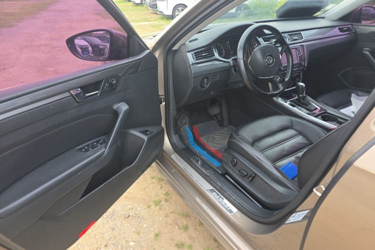 Used Volkswagen Passat 2017 330TSI DSG Luxury Edition Driver Seat