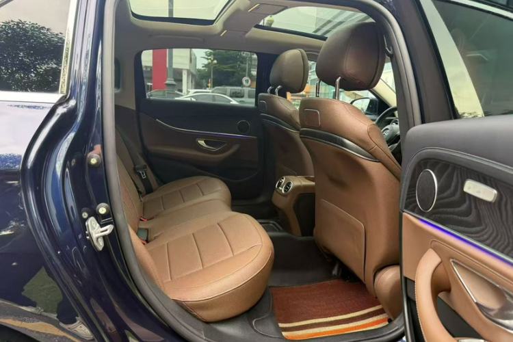 Used Mercedes-Benz E-Class 2016 E 300 L Sporty and Stylish Model Interior 6