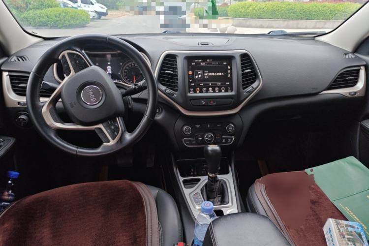 Used Jeep Cherokee 2016 2.0L Superior Edition Center Console