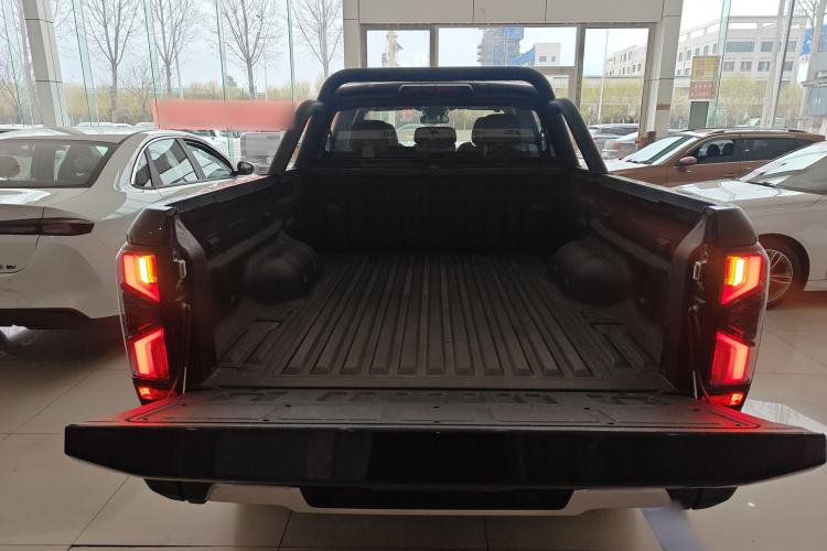 Used RELY Venucia R08 2025 Model 2.3T 8AT 2WD Diesel Long Box Trail Edition Trunk